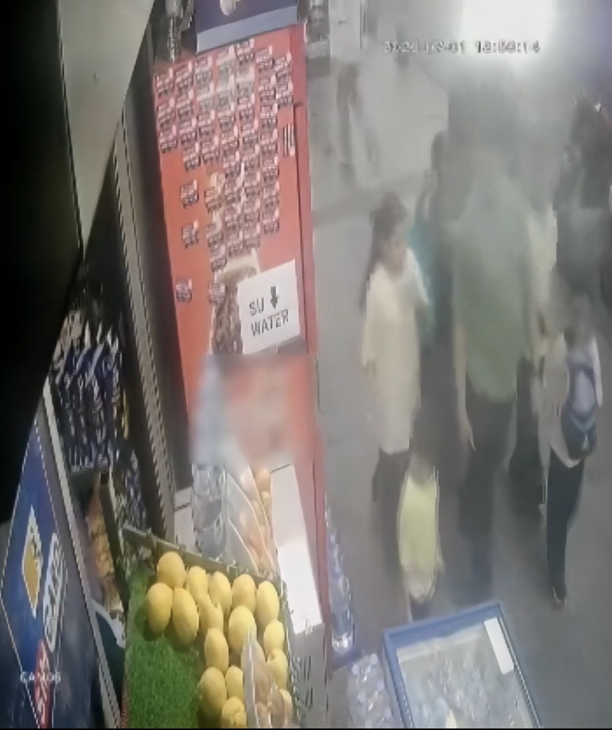 Şişli'de yankesicilik yaparken suçüstü yakalanan iki çocuk.
