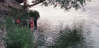 Sivas'ta serinlemek için Kızılırmak'a giren kişi kayboldu