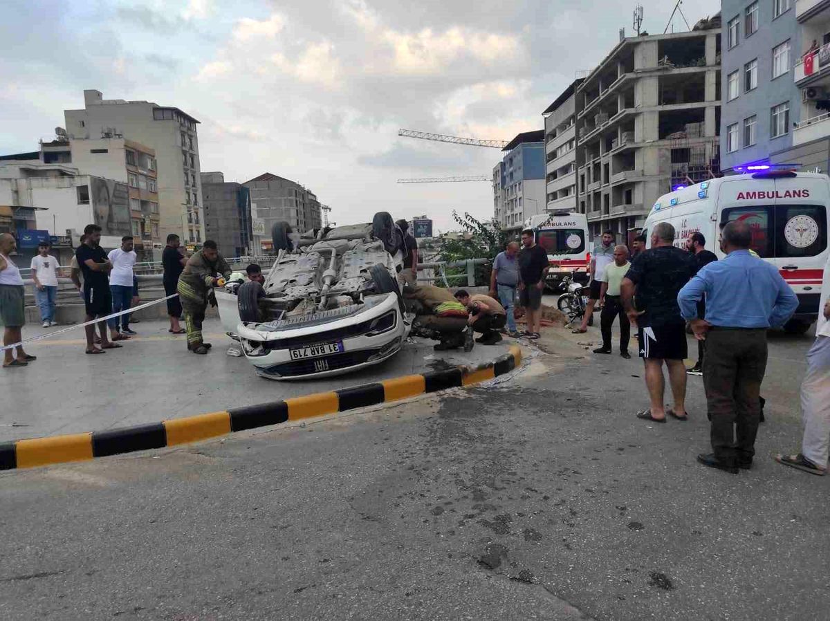 Takla atarak hurdaya dönen Fiat 2 kişiye mezar oldu