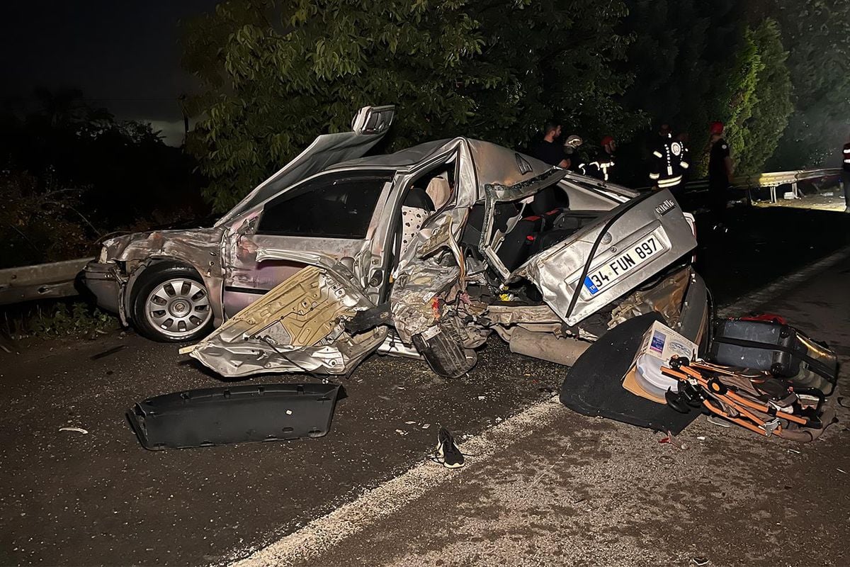 TEM Otoyolu'nda Kaza: TIR'ın Çarptığı Otomobilde 1 Çocuk Öldü, 3 Yaralı