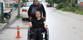 Üniversite öğrencilerinden özel gereksinimli bireylere tekerlekli sandalye hediyesi