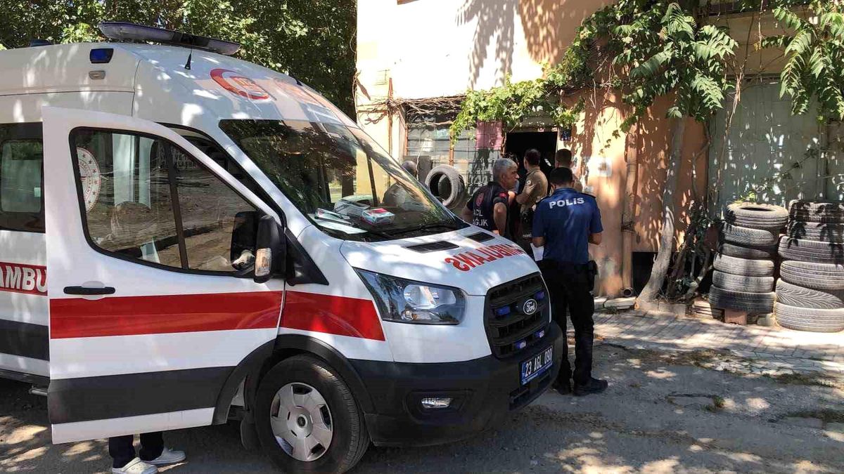 Uyuyor zannettikleri adamın öldüğü ortaya çıktı