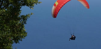 Yamaç paraşütüyle uçuş yapan adrenalin tutkunları Uçmakdere'de gökyüzüyle buluştu