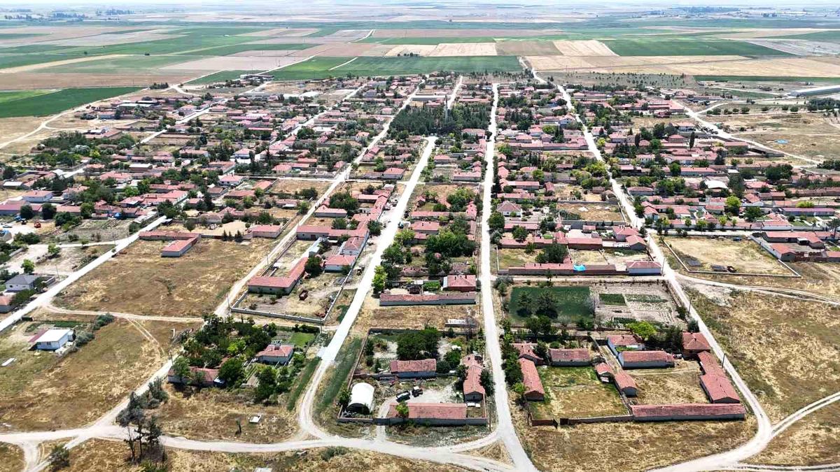 Adeta cetvelle çizilmiş 113 yıllık bu köyde çıkmaz sokak yok