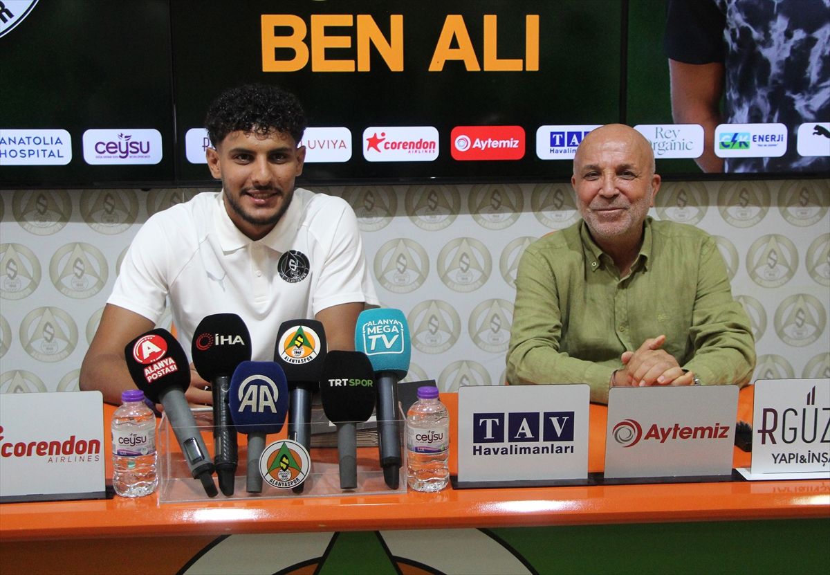 Alanyaspor, Tunuslu forvet Omar Ben Ali ile 4 yıllık sözleşme imzaladı