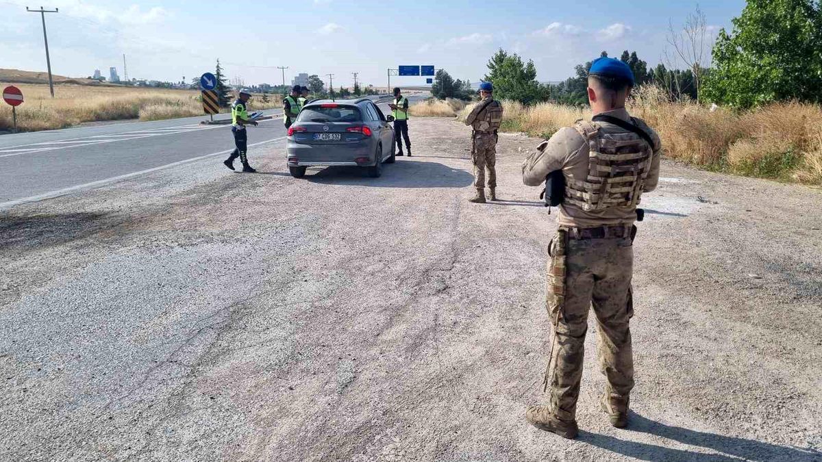 Bilecik'te jandarma denetimlerinde 73 bin 377 lira ceza kesildi