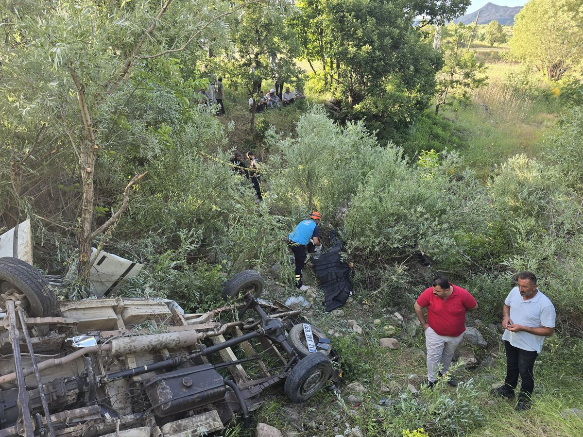 Bingöl'de kamyonet uçuruma yuvarlandı: 3 ölü, 2 yaralı