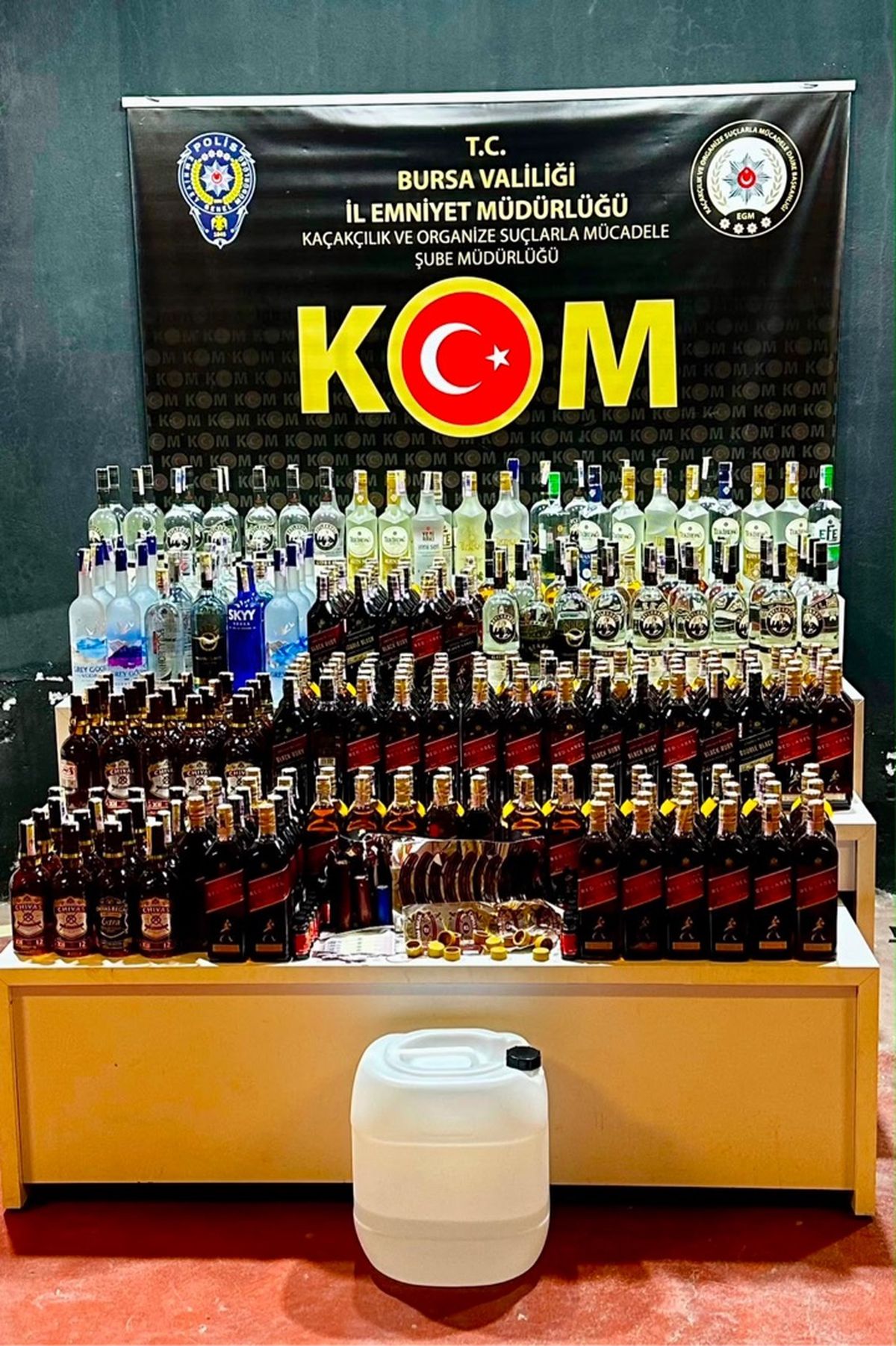 Bursa'da ele geçirilen sahte içkiler