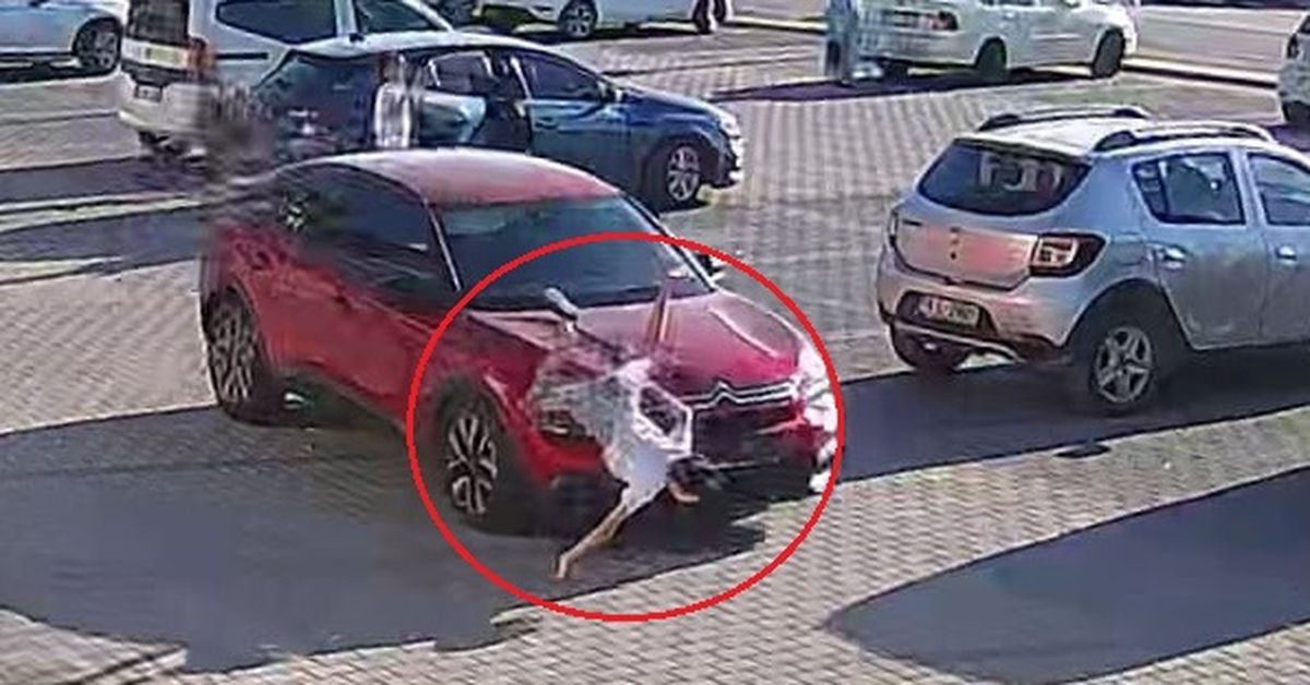 İnegöl'de yolun karşısına geçerken otomobil çarpan 9 yaşındaki çocuk ağır yaralandı.