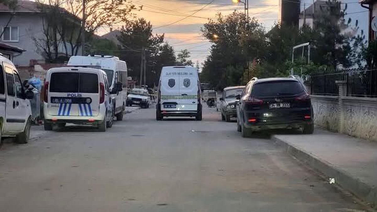 Eskişehir'de silahlı kavga sonrası yaralıların olduğu olay yeri