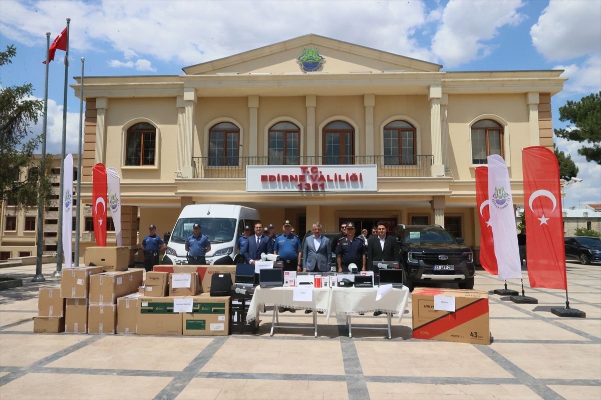Edirne'de sınır güvenliği için tahsis edilen araçlar tanıtıldı