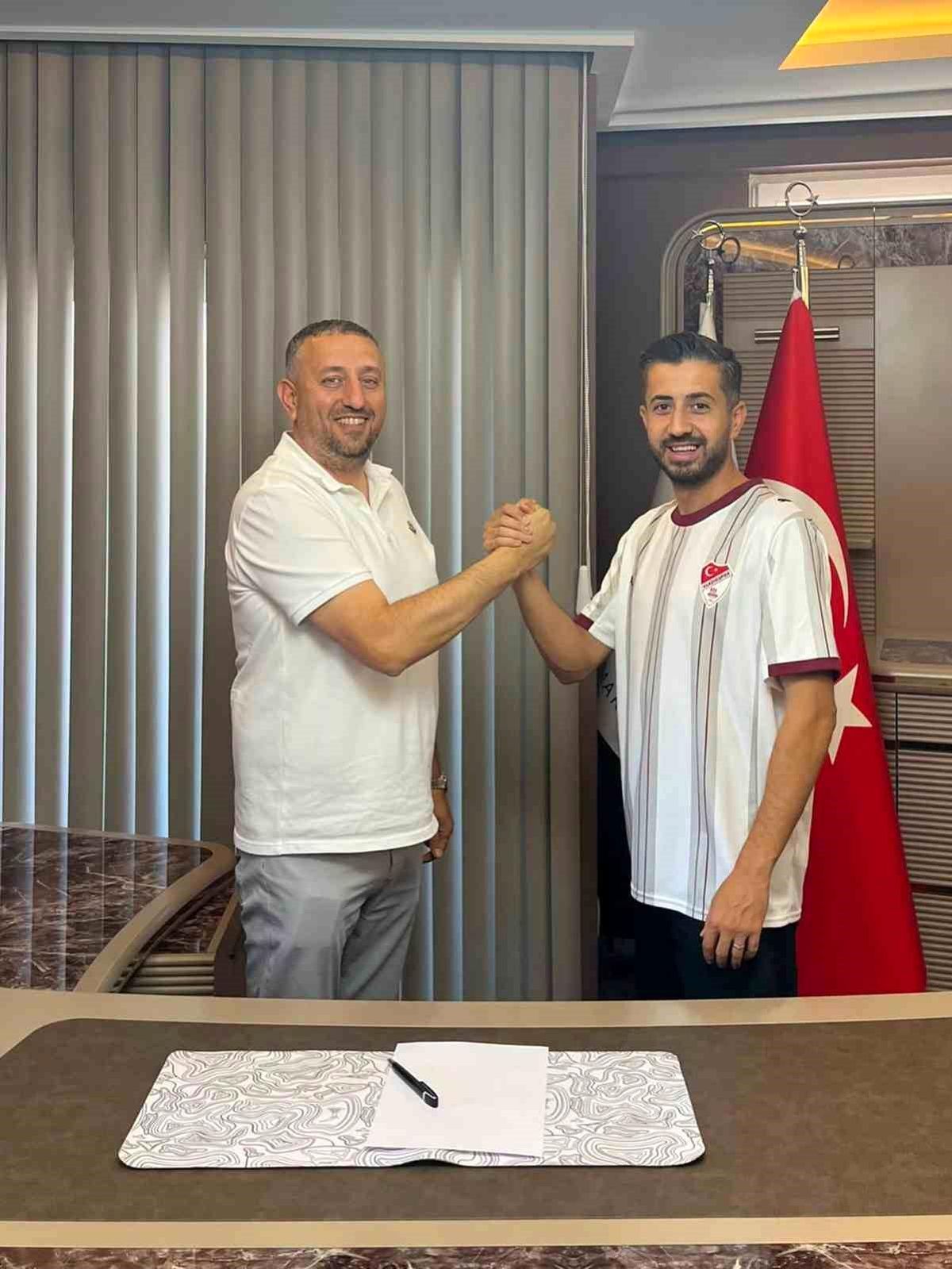 Elazığspor Onur Eriş'le sözleşme imzaladı