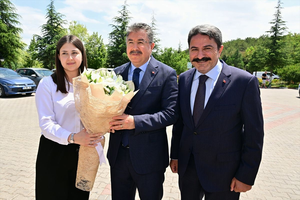 Eskişehir Valisi Yılmaz'dan Gençlik ve Spor İl Müdürlüğüne ziyaret