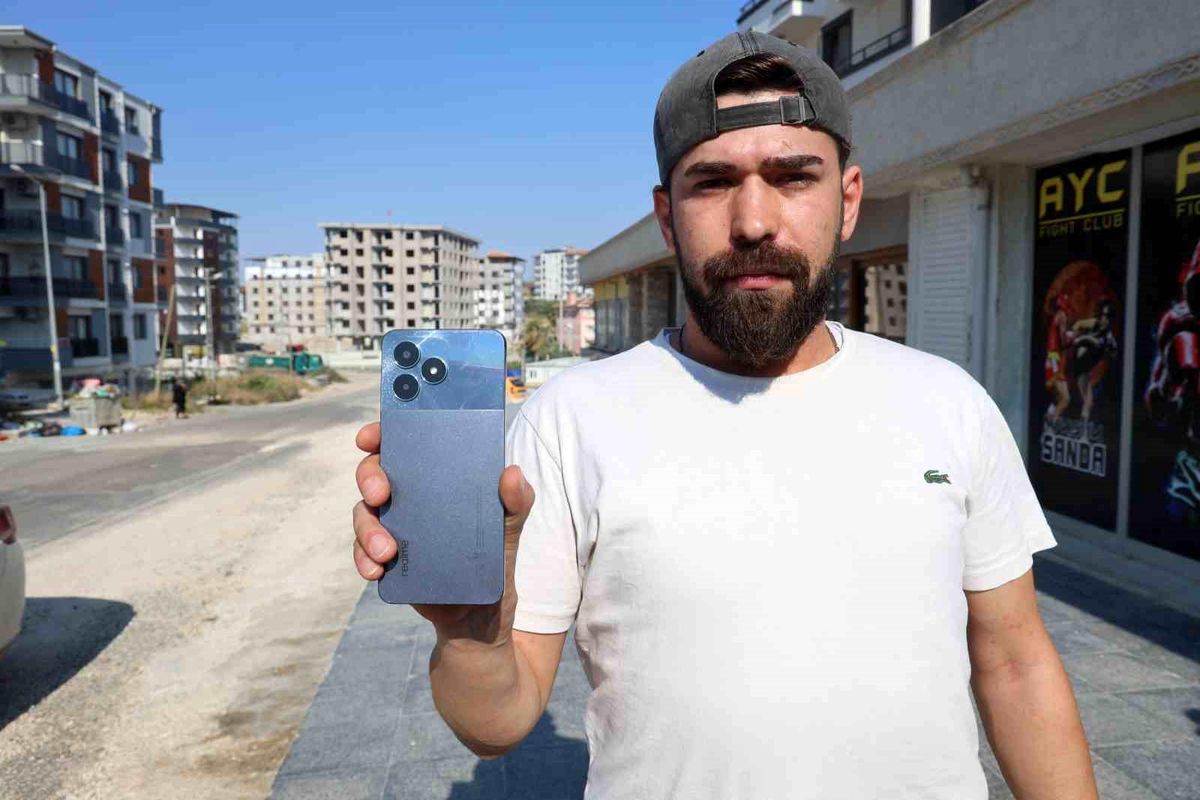 'Hatıraları buradadır' dediği cep telefonun sahibini günlerdir arıyor