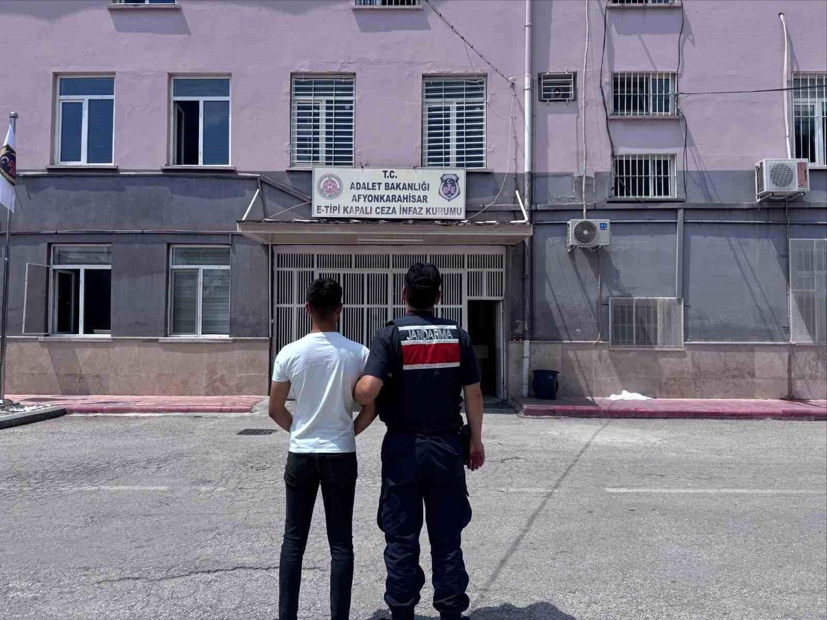 Jandarma çeşitli suçlardan aranan 46 kişi yakalandı