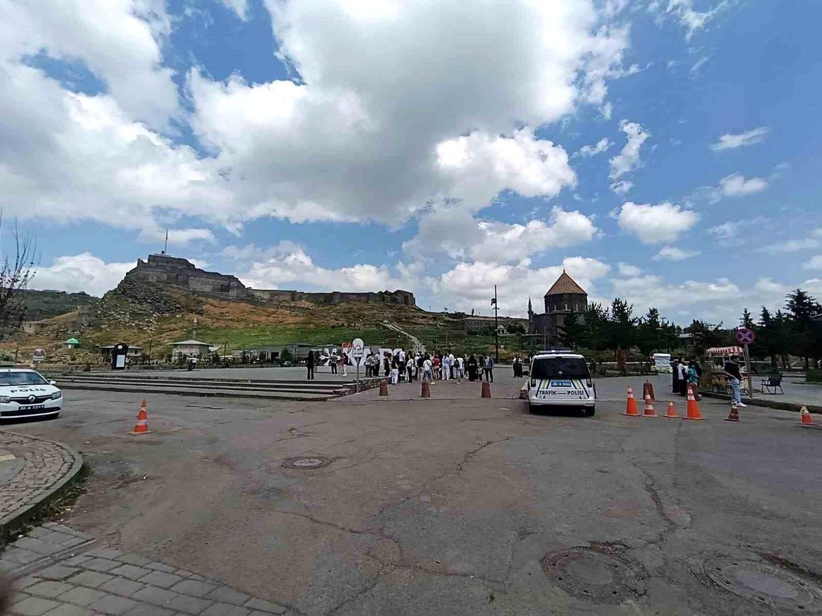 Kars'ta bulunan tarihi Ani Ören Yeri'nin gün batımındaki görünümü.