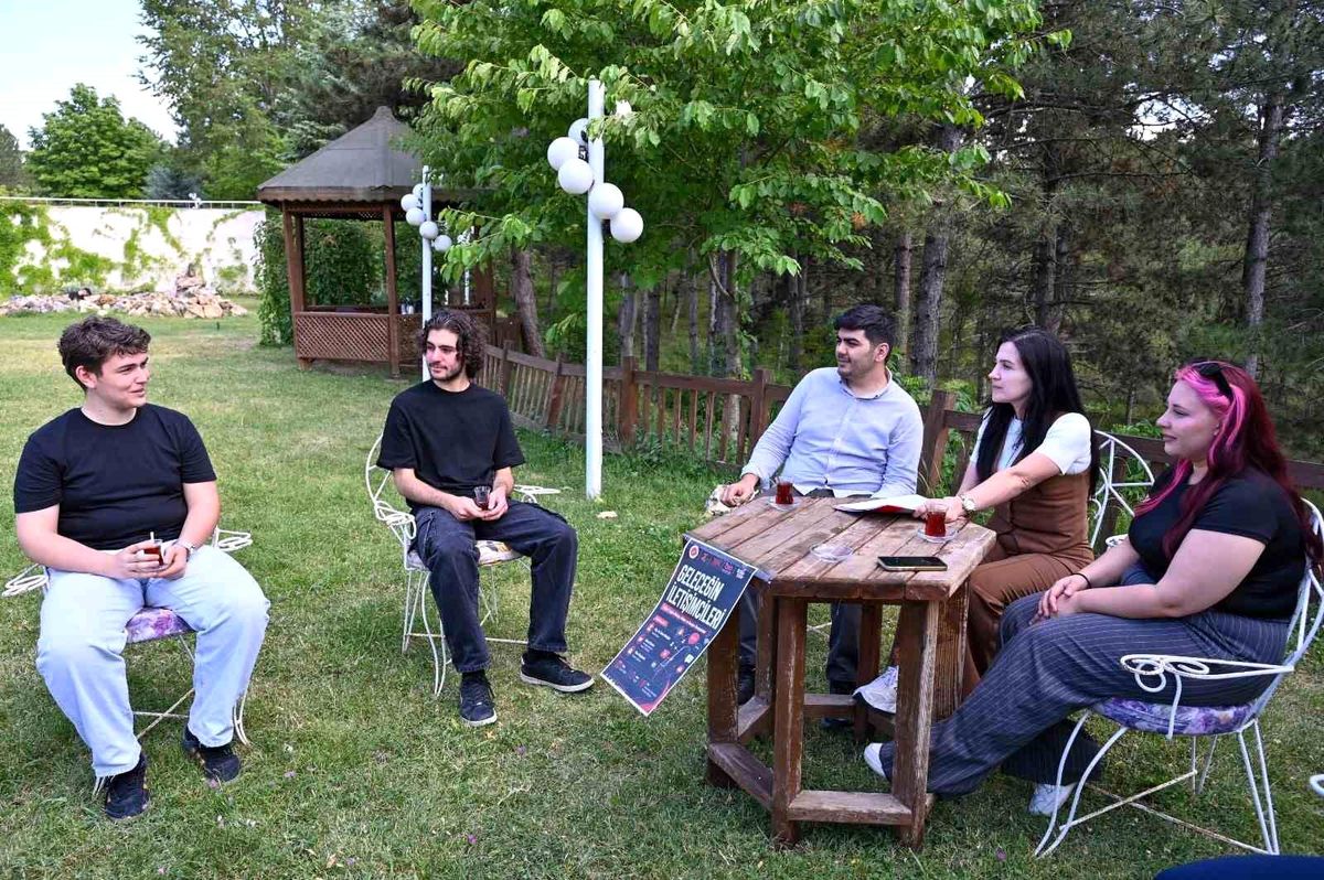 Kastamonu Üniversitesi Bilim Kafe'de geleceğin iletişimcileriyle dijital çağda medya konuşuldu