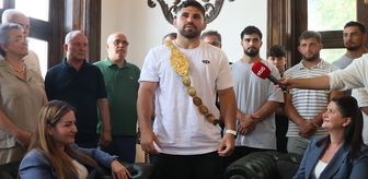 Kırkpınar'da başpehlivan olan Taş, çocukluk hayalini gerçekleştirmenin mutluluğunu yaşıyor