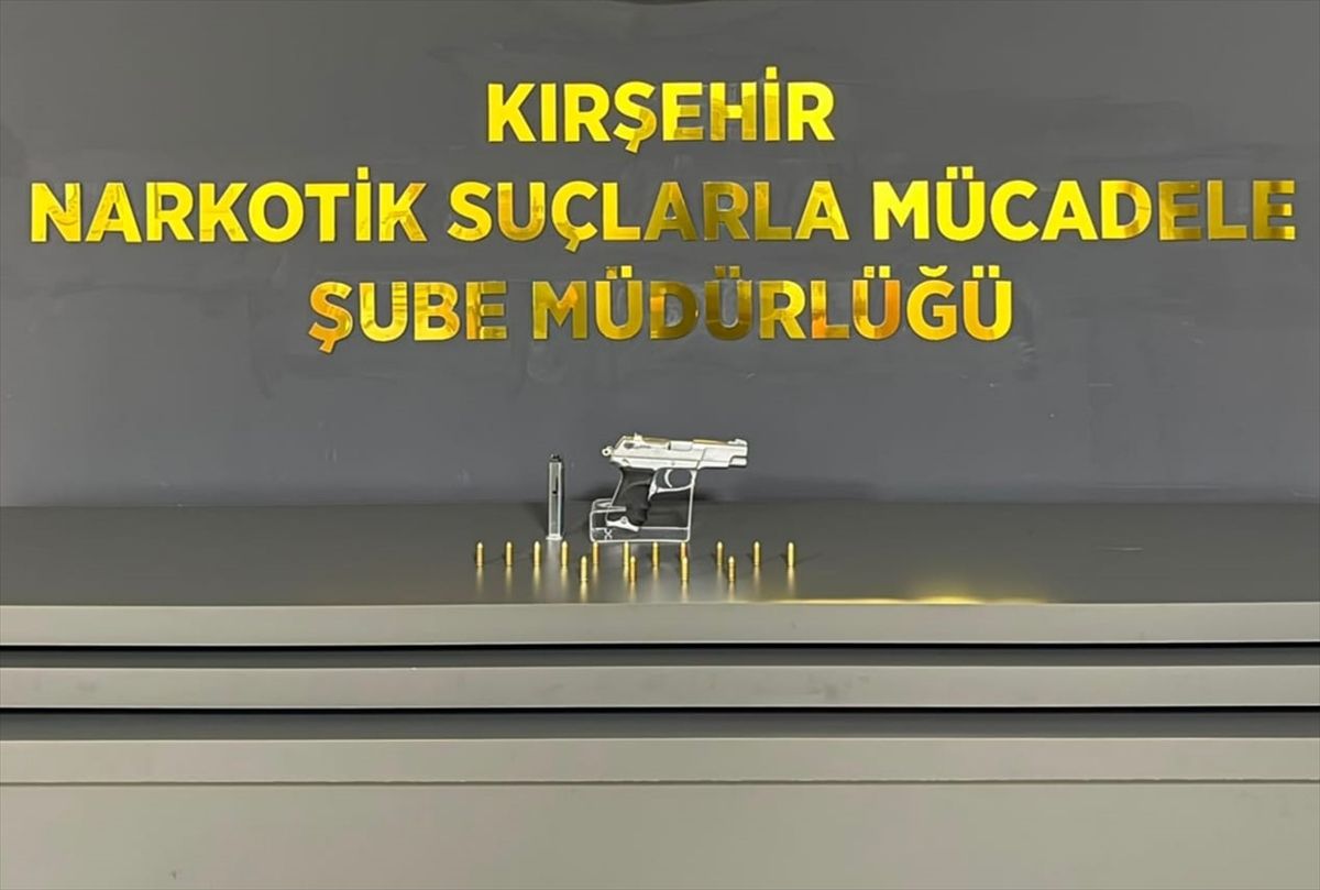 Kırşehir'de ruhsatsız silah ele geçirildi
