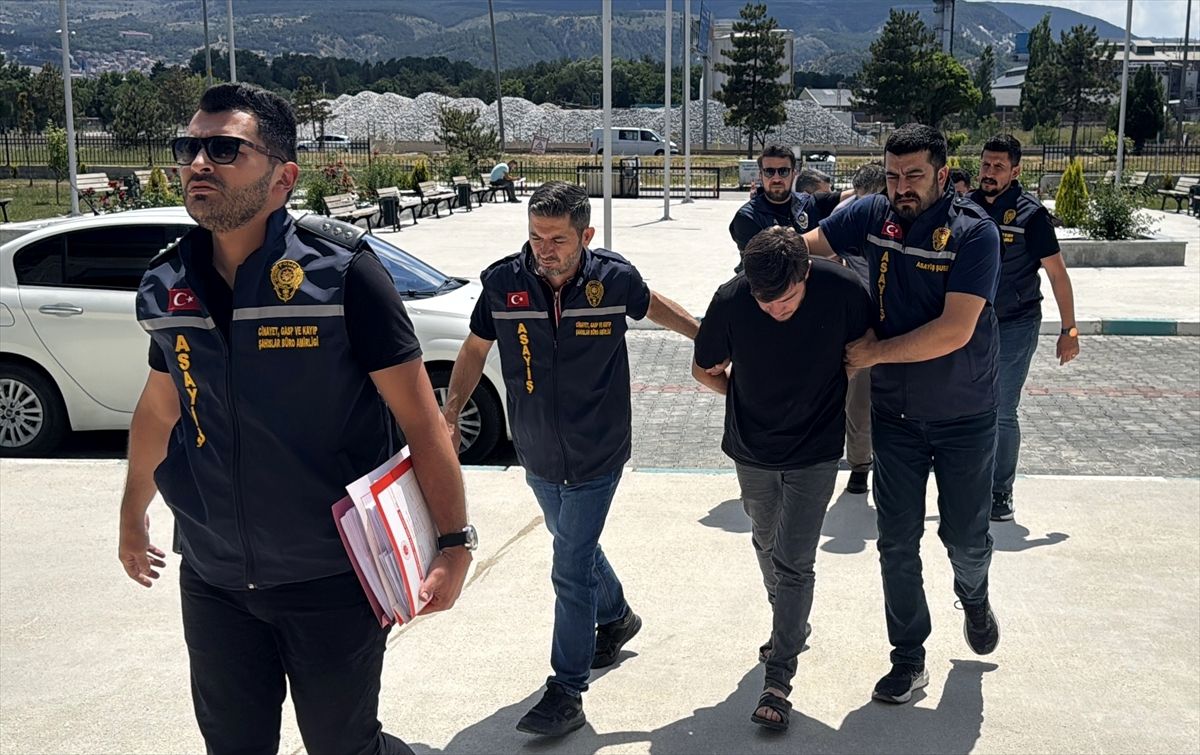 Kütahya'da yaşanan silahlı saldırı sonrası emniyet ekipleri çalışma başlattı.