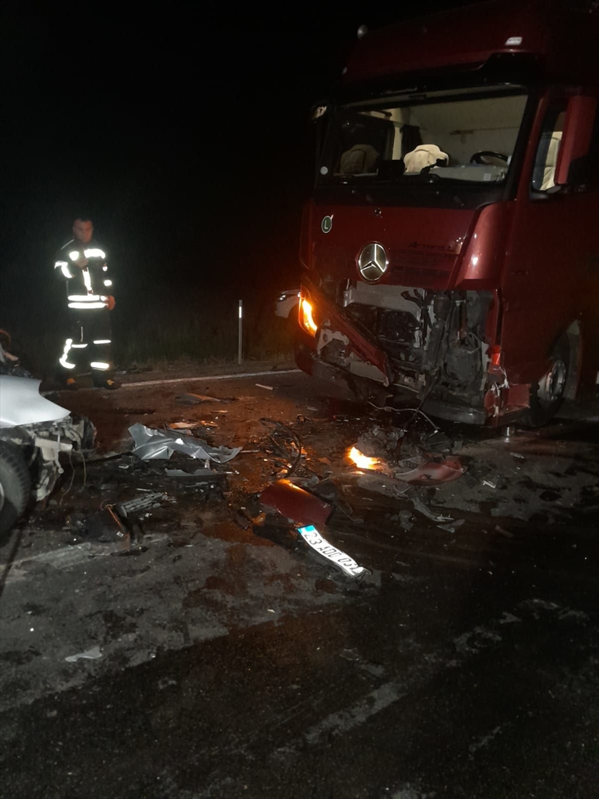 Malatya'da tırla çarpışan otomobildeki 3 kişi hayatını kaybetti