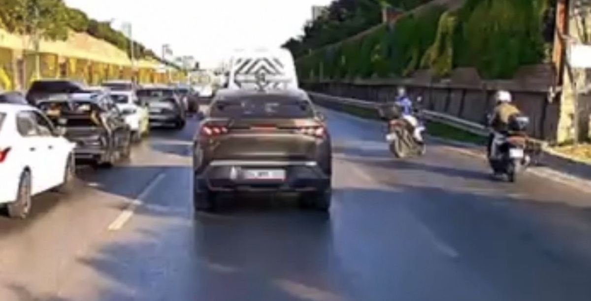 Maltepe D-100 Karayolu'nda iki motosikletin çarpışması.