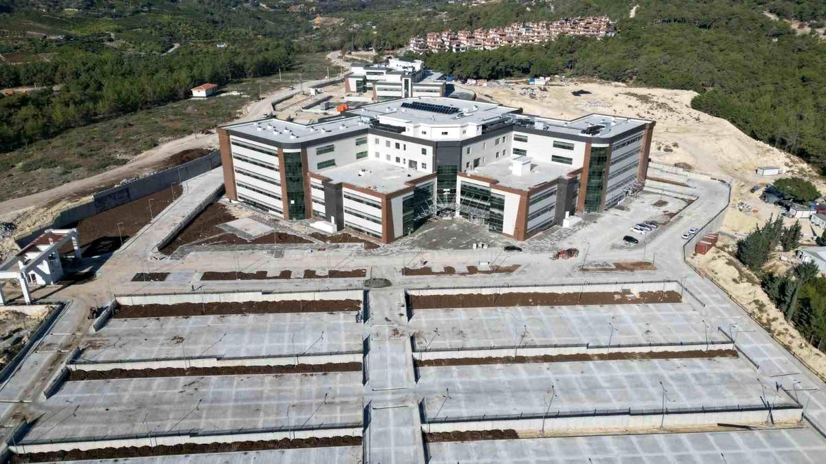 Mezitli Devlet Hastanesi inşaatı tamamlandı, 2026'da hizmete girecek.