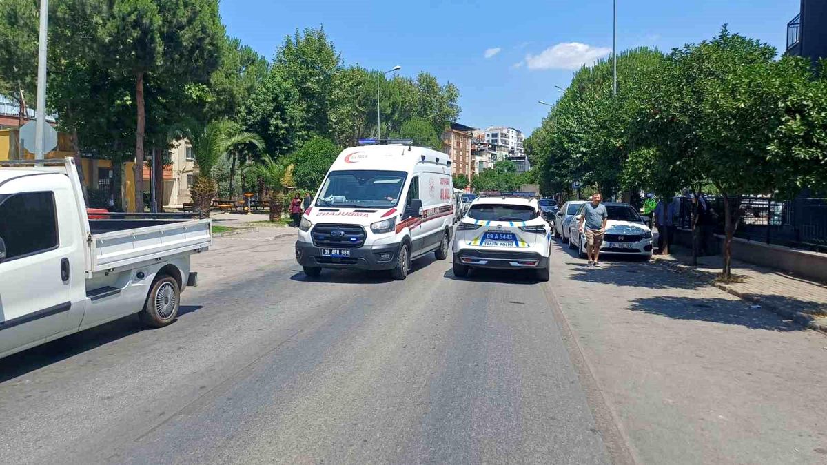 Motosiklet ile kamyonet çarpıştı: 2 yaralı