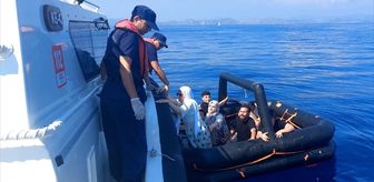Muğla açıklarında Yunanistan unsurlarınca geri itilen 8 düzensiz göçmen kurtarıldı