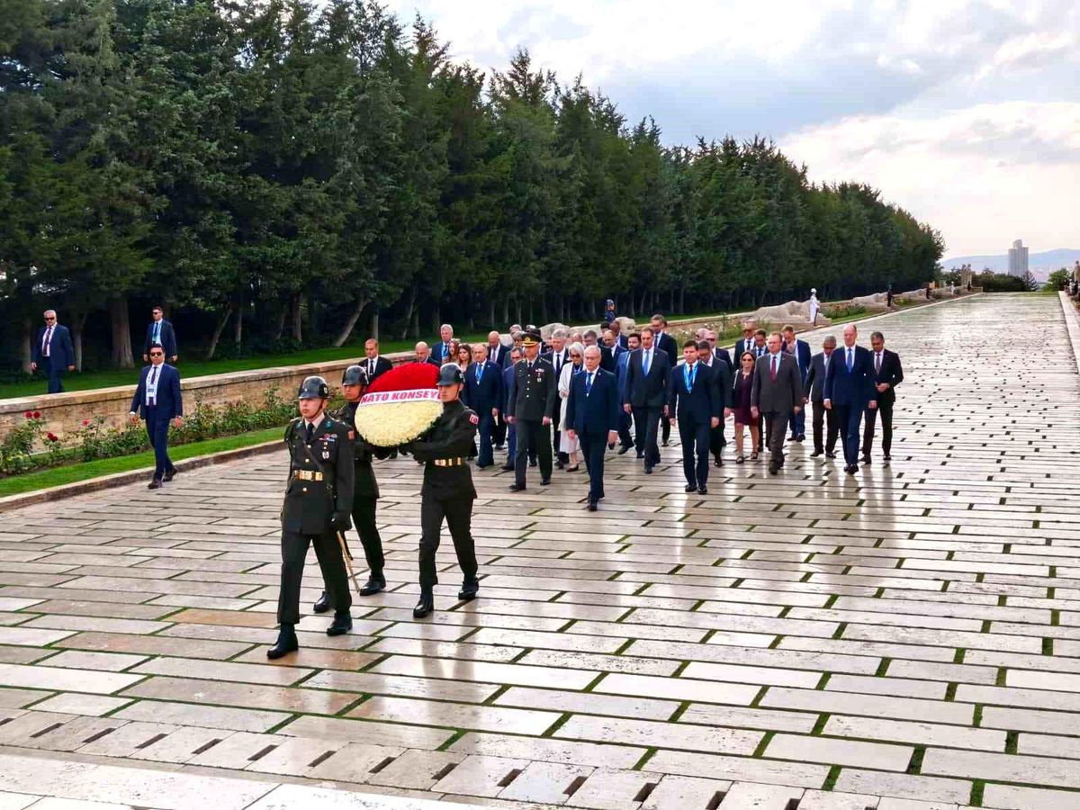 NATO heyetinden Anıtkabir'e ziyaret