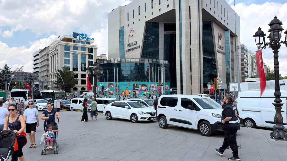 NATO Zirvesi öncesi Kızılay Meydanı'nda geniş güvenlik önlemleri