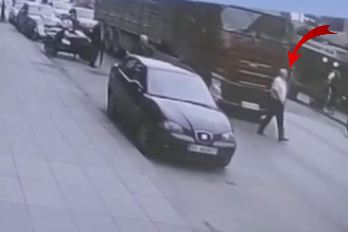 Tırın altında kalan yaşlı adam hayatını kaybetti