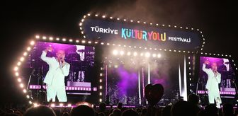 Sakarya Kültür Yolu Festivali'nde şarkıcı Ferhat Göçer sahne aldı
