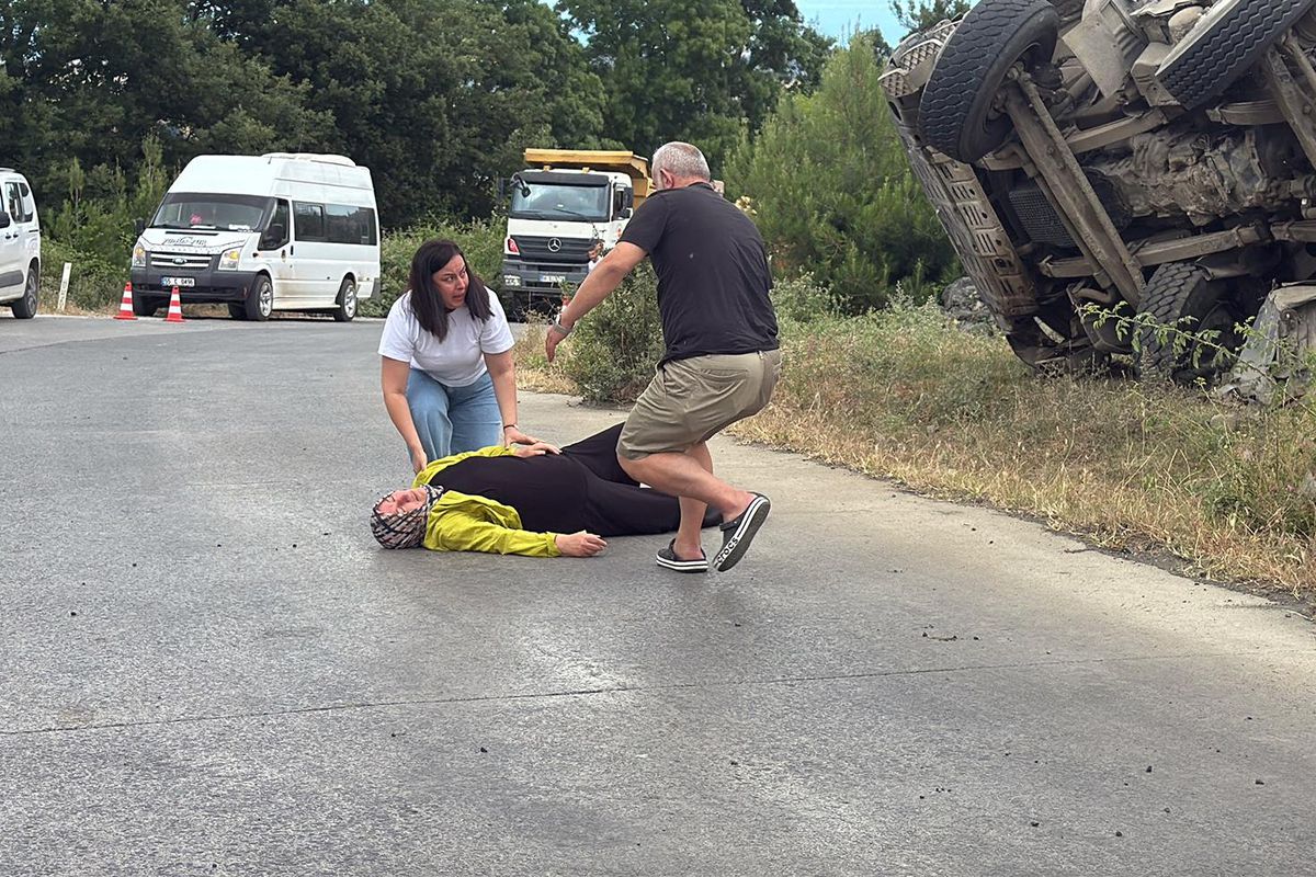 Freni boşalıp devrilen kamyonun şoförü öldü; yakınları feryat etti