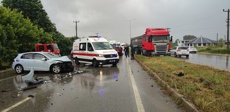 Samsun'da iki otomobilin çarpıştığı kazada 2'si ağır 4 kişi yaralandı