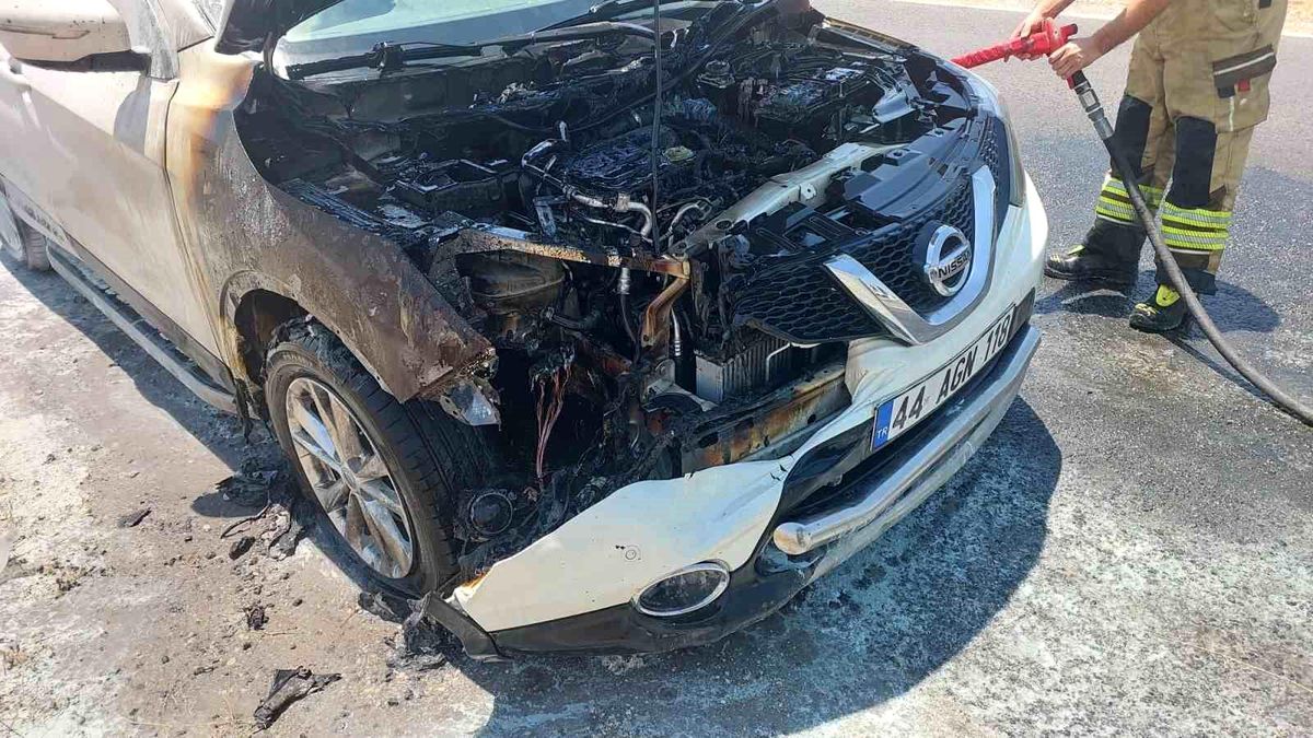 SUV araç yangında kullanılamaz hale geldi