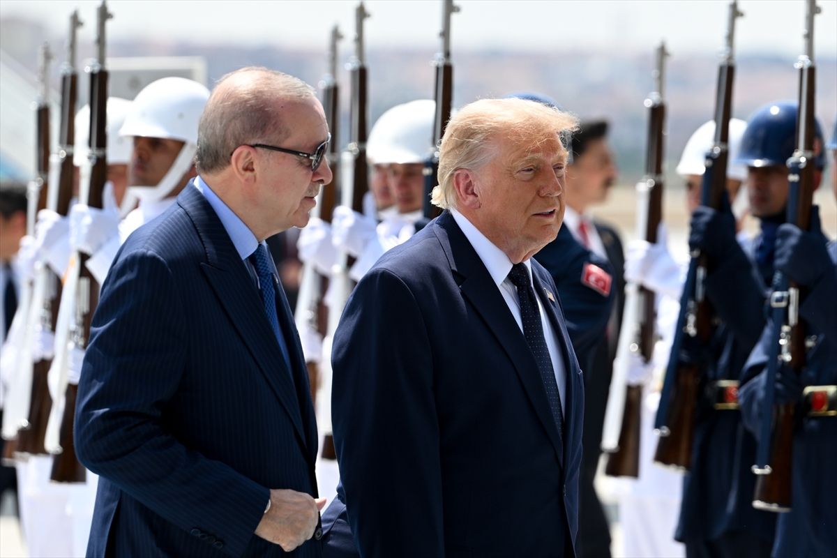 Erdoğan Trump'ı Ankara'da karşıladı