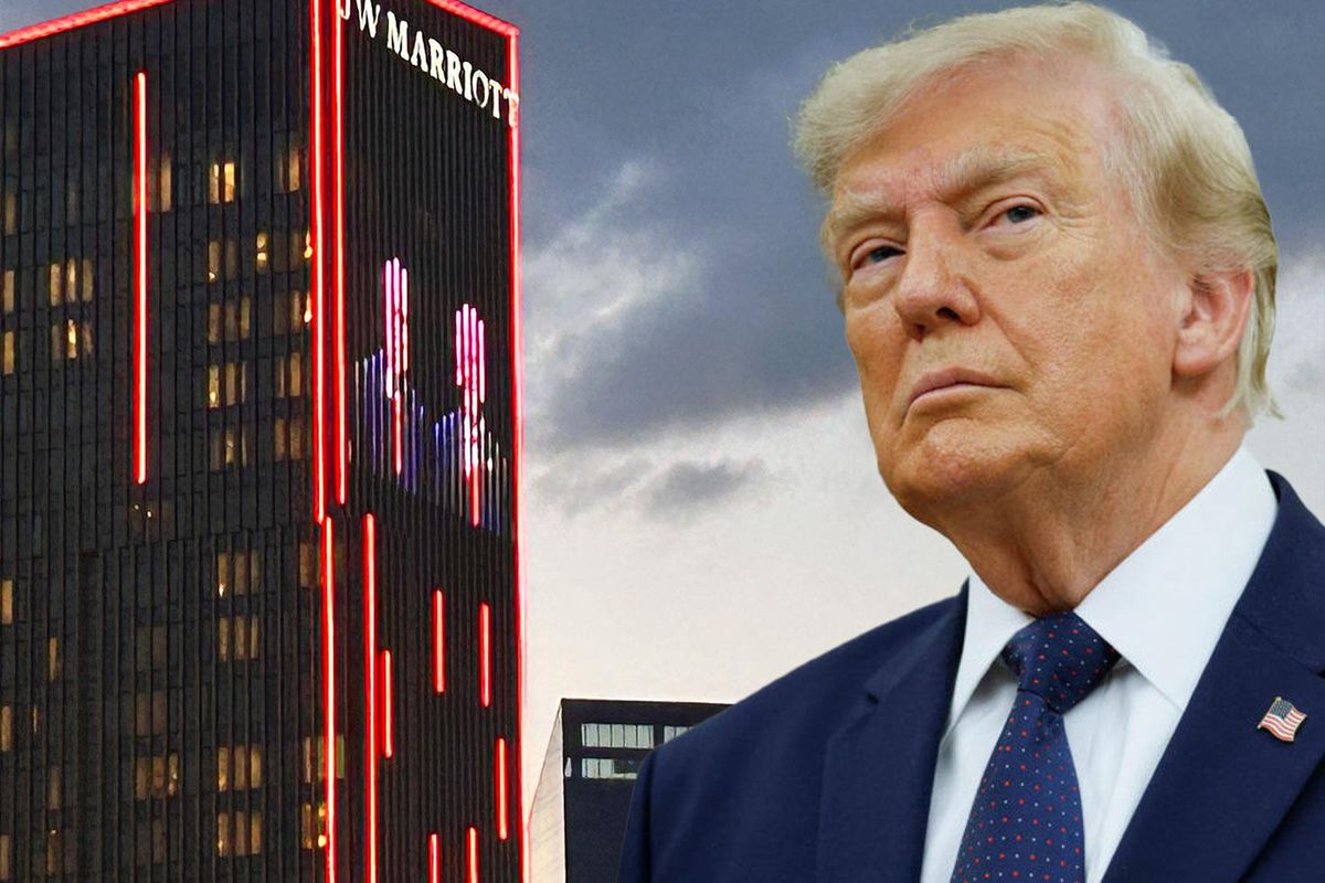 ABD Başkanı Trump'ın kalacağı otele Cumhurbaşkanı Erdoğan ile birlikte yer aldığı fotoğraf yansıtıldı