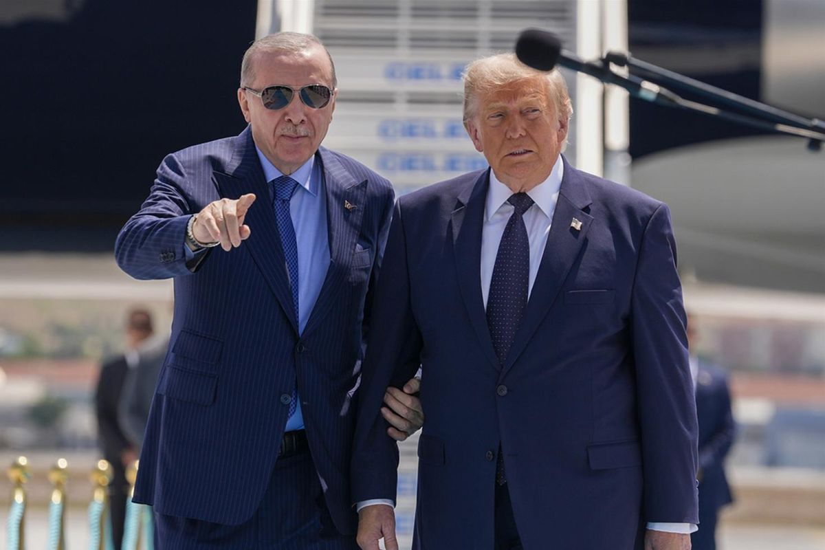 ABD Başkanı Donald Trump Ankara'da! Cumhurbaşkanı Erdoğan karşıladı, işte ilk görüntüler