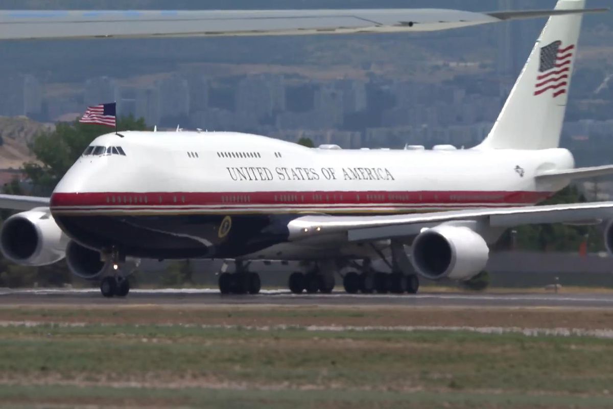 ABD Başkanı Trump'ı taşıyan uçak Ankara'ya indi