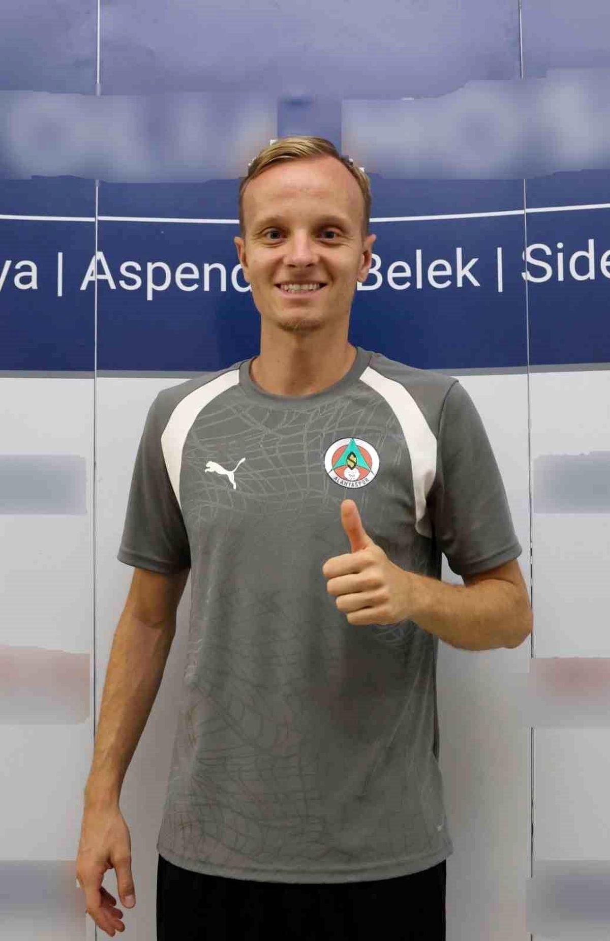 Alanyaspor'da teknik heyet ve futbolcular, sağlık kontrolünden geçti