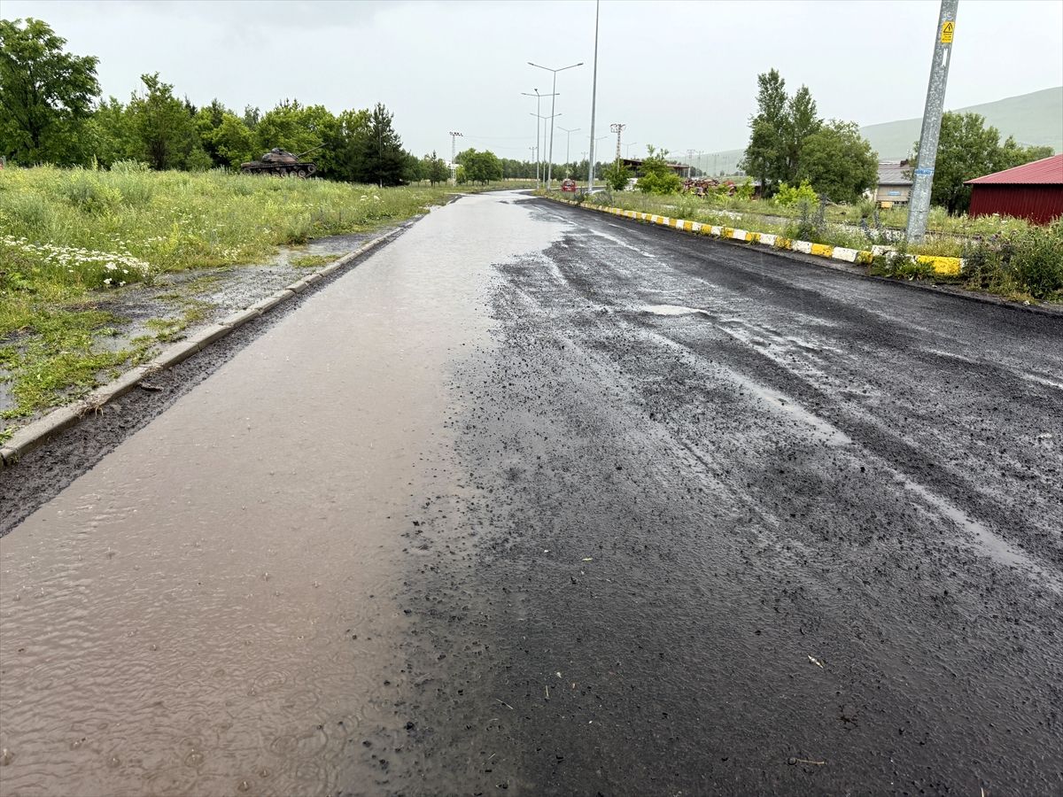 Ardahan'da şiddetli sağanak etkili oldu