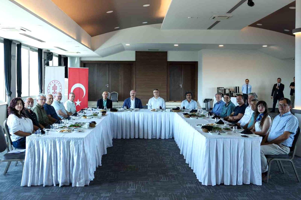Çanakkale'de yürütülen arkeolojik bilimsel kazılar değerlendirildi