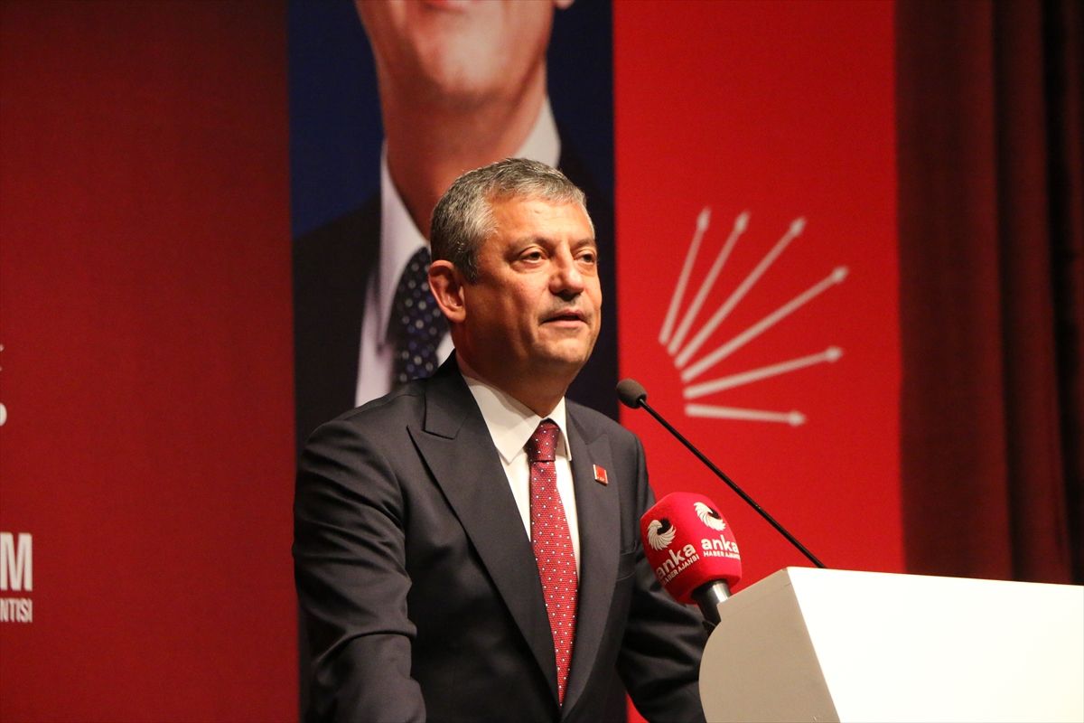 Trump Ankara'ya indi, Özgür Özel'den Rusya ve Çin çıkışı geldi