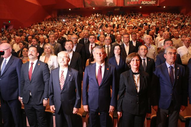 Özgür Özel addressing the crowd at the meeting in Eskişehir