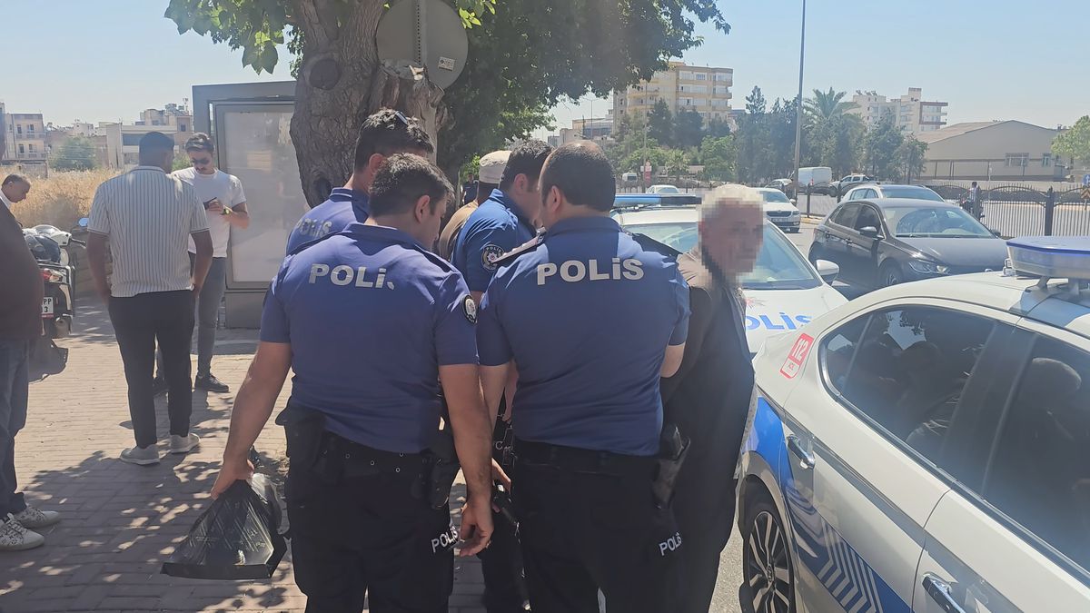 Şanlıurfa'da boşanma aşamasındaki eşini durakta defalarca vurdu: Ağır yaralı