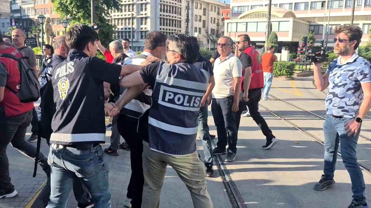 Eskişehir'de NATO karşıtı eylemde polis müdahalesi ve gözaltılar.
