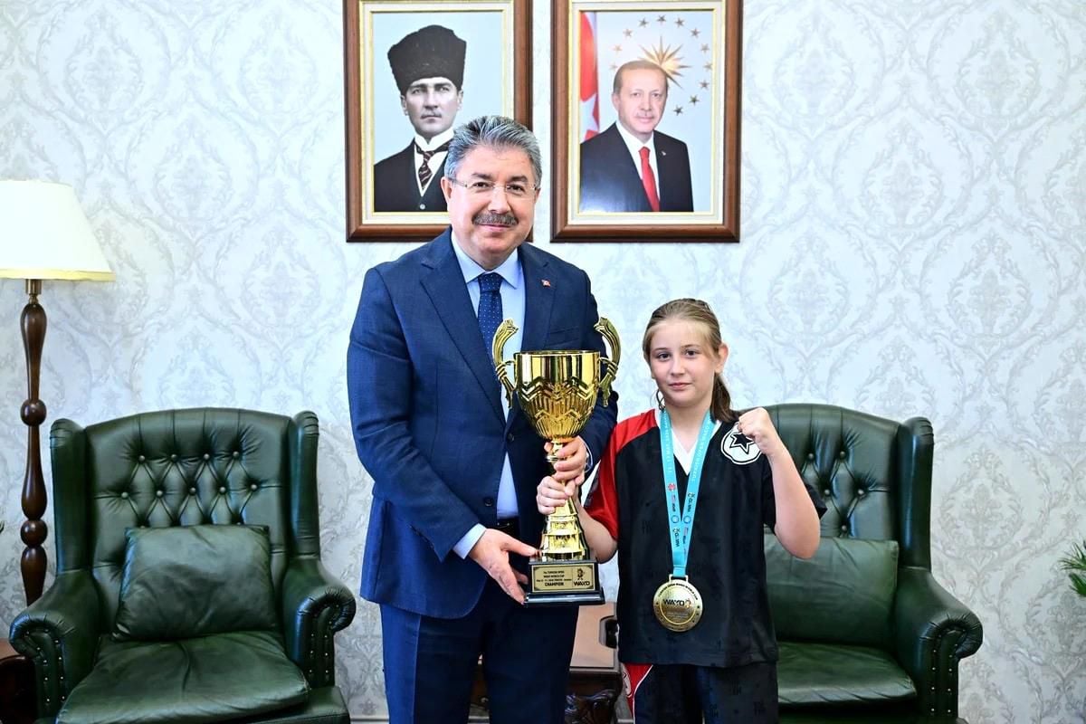 Eskişehir'in gururu Asel Özdalgın, Vali Erdinç Yılmaz'ı ziyaret etti