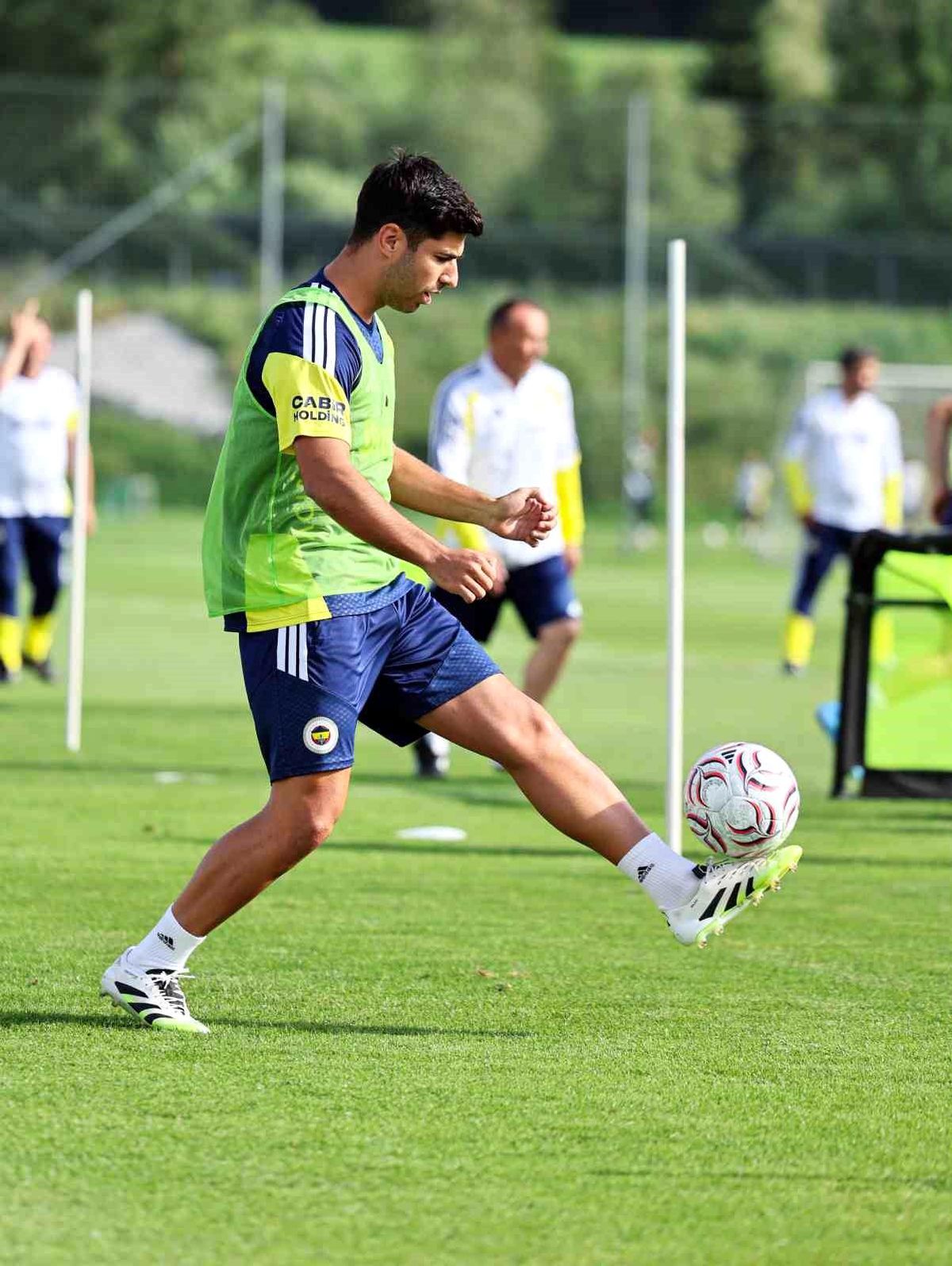Fenerbahçe futbol takımı Avusturya'da antrenman yapıyor.
