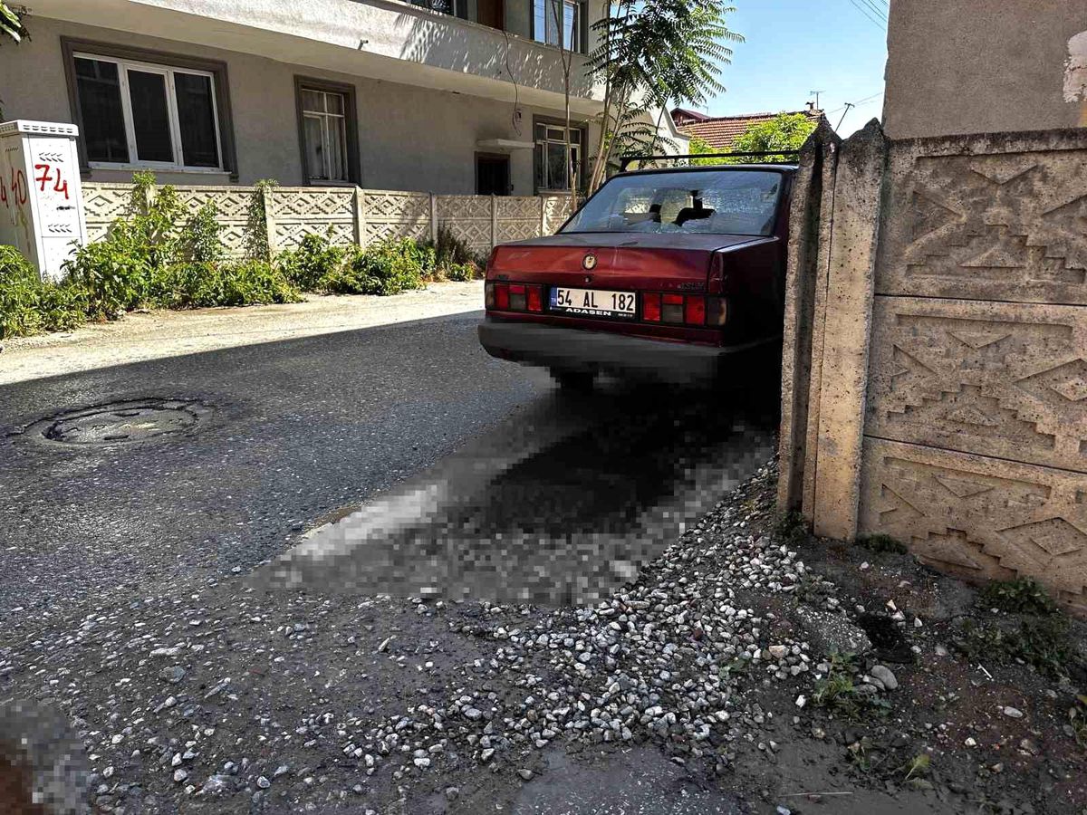 Sakarya Adapazarı'nda yaşanan husumet cinayetine ilişkin adliye önü görüntüsü.